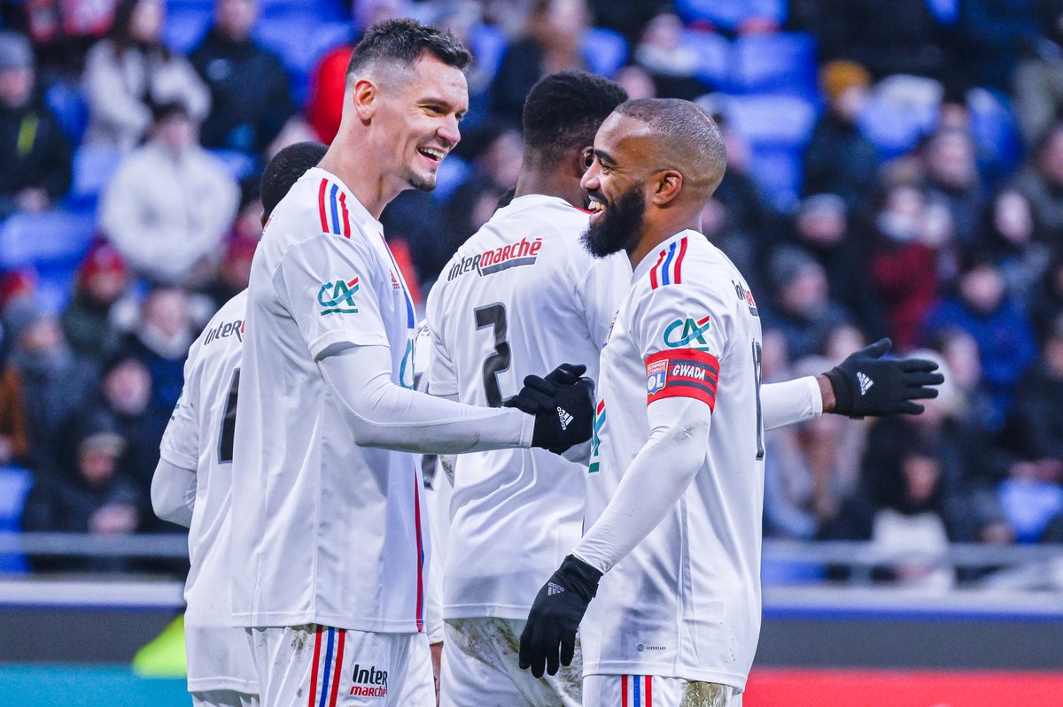 OL's tweet photo. 🤜🔴🔵🤛 

#CoupeDeFrance 🏆
#CSFOL 0-3 https://t.co/htUuoRZjco