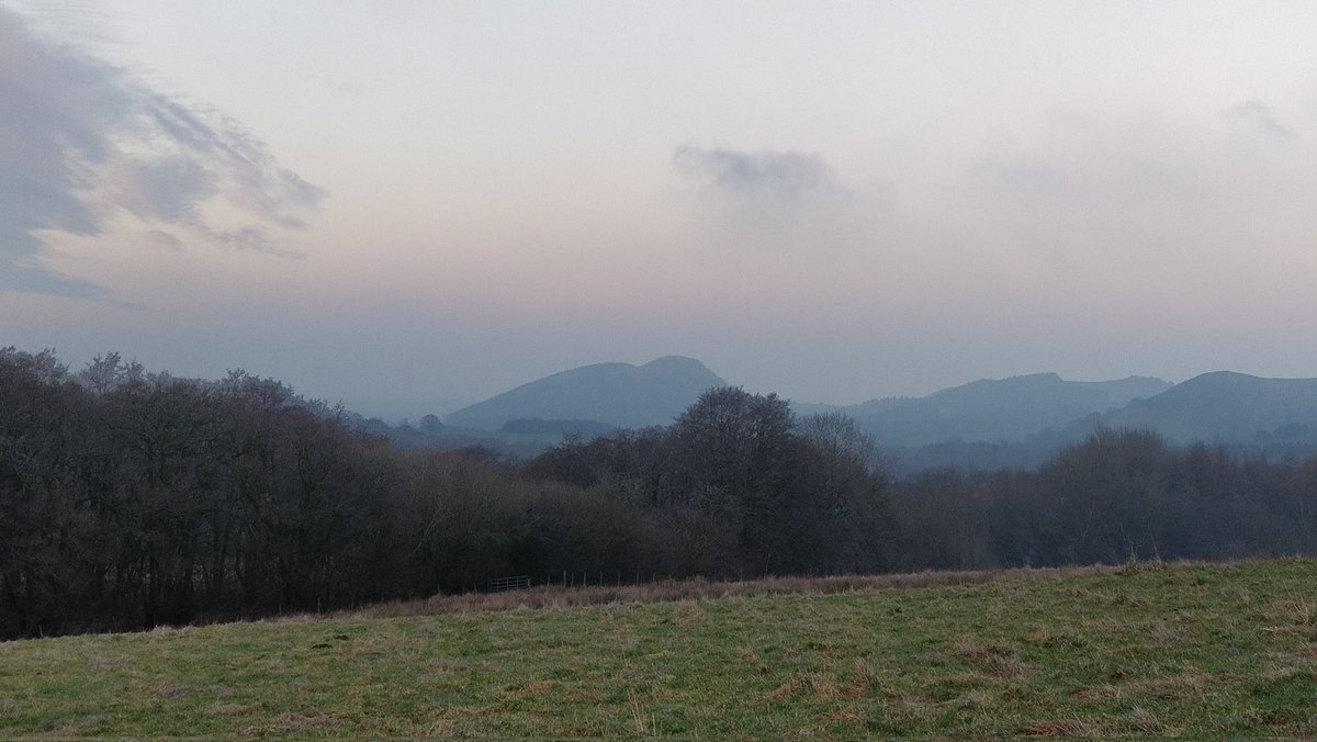 Jane38Harrop's tweet photo. Loving the chilly evening. Looking downhill and then uphill https://t.co/WSDTJDyZ3o