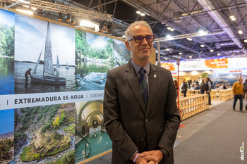 extremadura_com's tweet photo. Peloche, la primera playa con Bandera Azul de la Reserva de la Biosfera de La Siberia se promociona en #Fitur2023 https://t.co/GC3qBLSbvs https://t.co/SnIRy7urbE