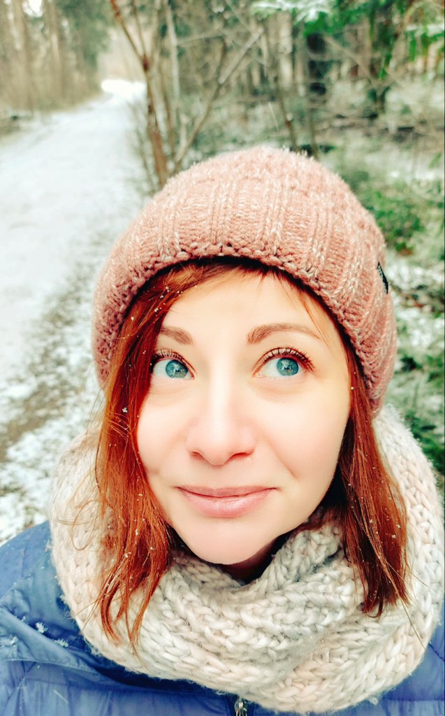 gingerFox_ua's tweet photo. Що тобі до моєї печалі?
Що тобі до моєї тривоги?
Тихі човни ще стоять на причалі
І вода розбирає пороги
але на всьому буде лежати сніг...
#kozaksystem https://t.co/WEOF8fC2K5