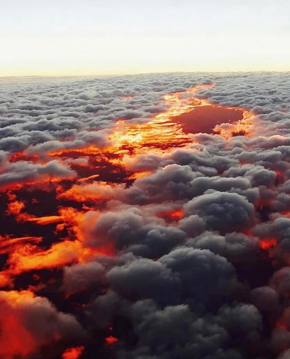 MAstronomers's tweet photo. Sunset from above the clouds. https://t.co/xIpC24iaFH