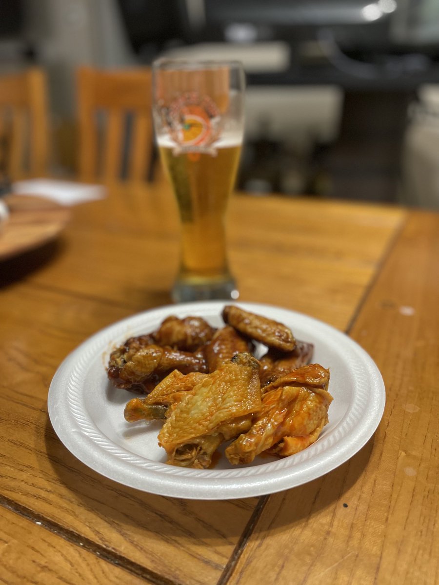 lonewolfbbq's tweet photo. #beerandwings https://t.co/J3AP0PYxmn