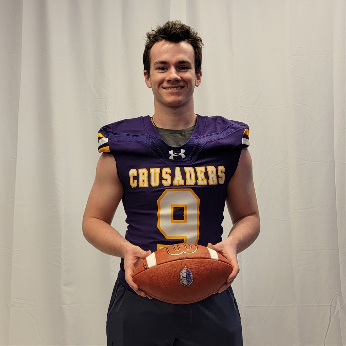 I had an amazing time at an official visit at the University of Mary-Hardin Baylor! I want to thank @CoachHuschka <a href="/coachmcarey/">Mark Carey</a> <a href="/Coach_LHarmon/">Larry Harmon</a> for the great visit!
I’m really excited about receiving the official offer to be a Crusader! #GoCru <a href="/Recruit_Denison/">Denison HS Yellow Jackets Football Recruiting</a> <a href="/Coach_WilsonDHS/">Bryan Wilson</a>