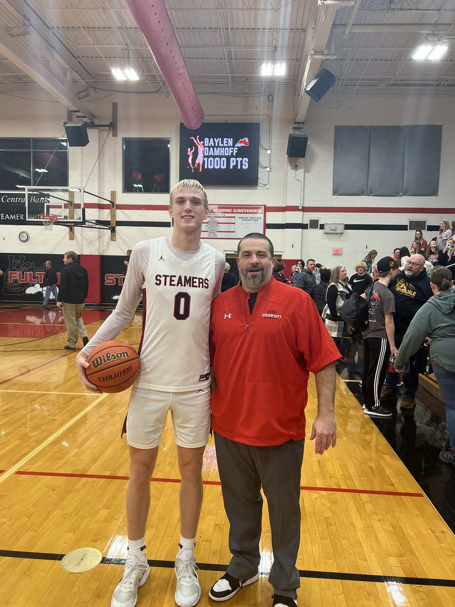 Final Steamers 76 Riverdale 52 <a href="/NestoHoops/">Aaron Britton</a> 
<a href="/BaylenDamhoff/">Baylen Damhoff</a> 39pts finished with 1013 game career points. Congrats Baylon and Steamers