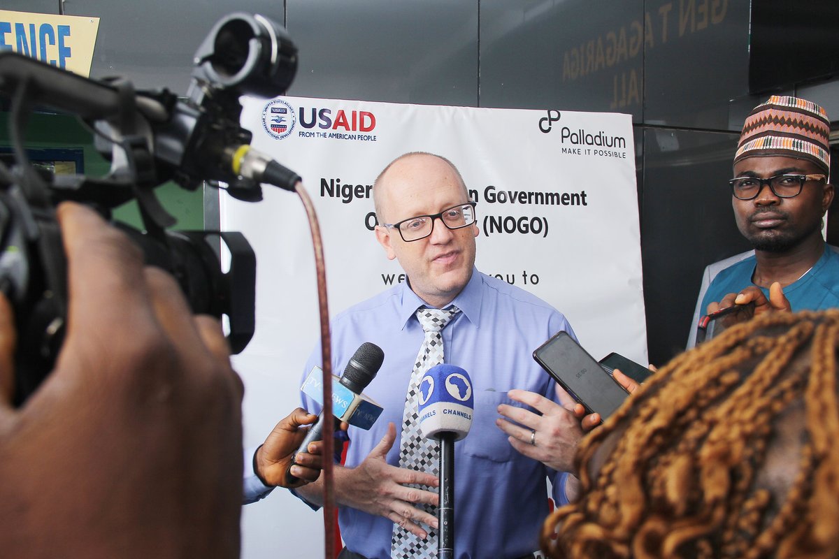 PolicyAlert's tweet photo. The Consul General of the US in Nigeria headlined our #OpenGovTownHall in Asaba yesterday. Citizens witnessed the signing of the #OpenGovernmentManifesto and engaged their candidates on implementing its principles post-2023 #OpenNigerDelta @OpenNigerDelta @LITEAfrica https://t.co/AYTZxGbHfX