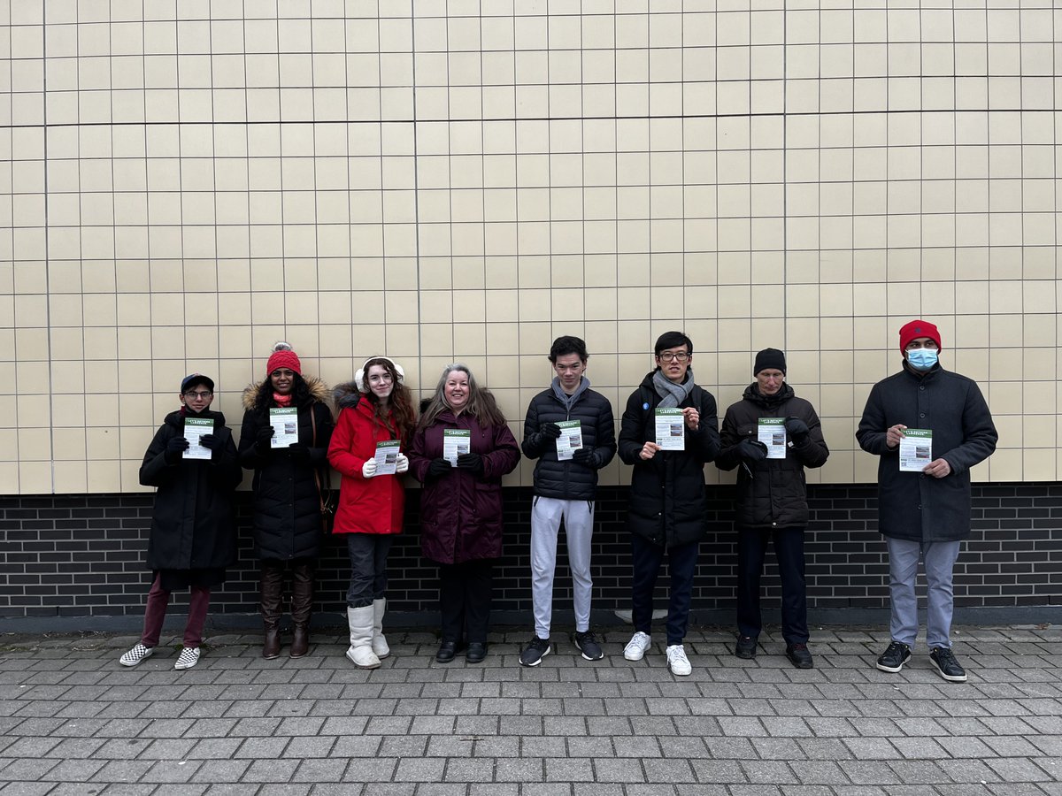 Law_Prospect's tweet photo. Thanks to everyone for coming out to help drop off our remaining flyers today. 

This is only our first step of making Lawrence a better street for all. https://t.co/wIE734ksTv