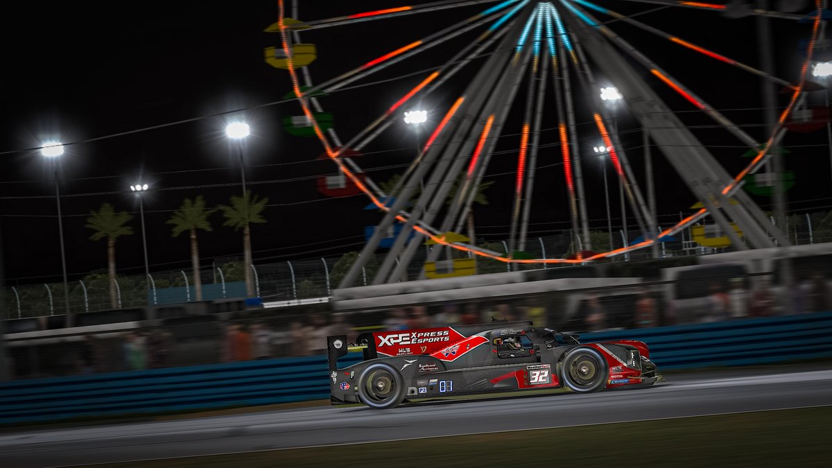 Dark completely falls on Daytona, Daniel leads over the LMP2 field by over 1 lap. Next up after this stint is Charles Grant Jr.