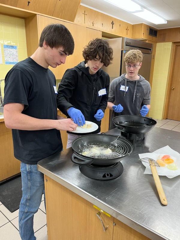 michaelmangan74's tweet photo. The @HHShurricanes Foods Class cooking Chinese food with Ron and Rae Evenson.  Job well-done Hurricanes! https://t.co/vTyYHo9r2l