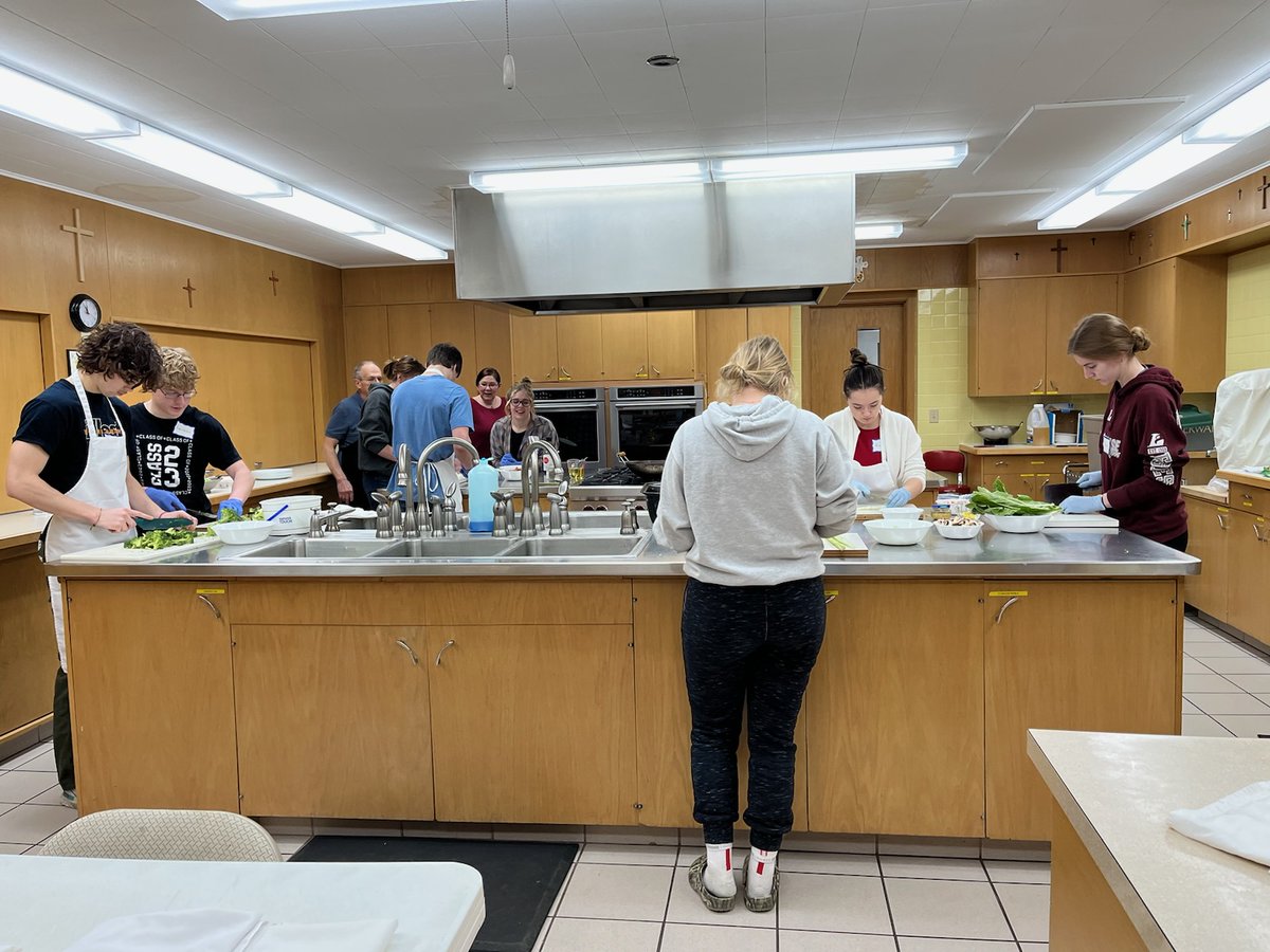 michaelmangan74's tweet photo. The @HHShurricanes Foods Class cooking Chinese food with Ron and Rae Evenson.  Job well-done Hurricanes! https://t.co/vTyYHo9r2l
