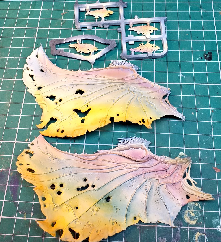 MLC_40k's tweet photo. #hobbystreak 21. Not posted the last few days progress on #martarion. Started the base coats down on silence and lantern, shaded grenades and got the tinting on the wings I'm happy with. #warhammer40k #warhammercommunity #Warmongers #wip #wepaintminis #PaintingWarhammer https://t.co/cVECO7WMyH