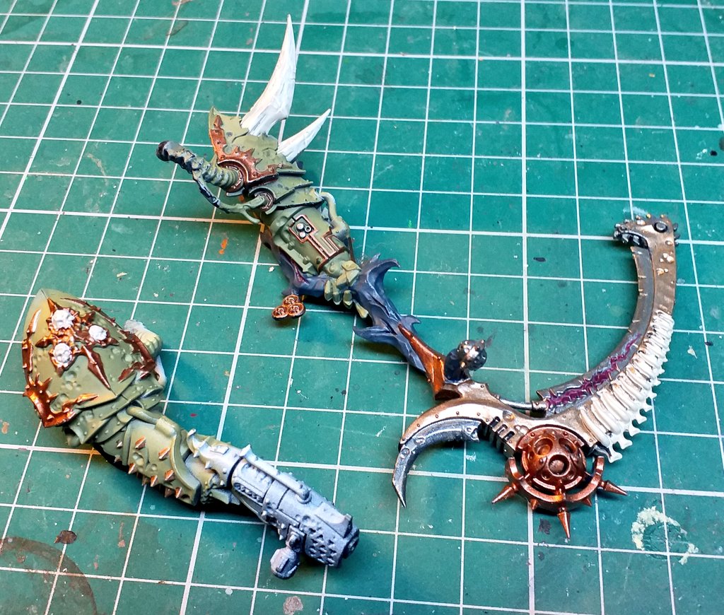 MLC_40k's tweet photo. #hobbystreak 21. Not posted the last few days progress on #martarion. Started the base coats down on silence and lantern, shaded grenades and got the tinting on the wings I'm happy with. #warhammer40k #warhammercommunity #Warmongers #wip #wepaintminis #PaintingWarhammer https://t.co/cVECO7WMyH