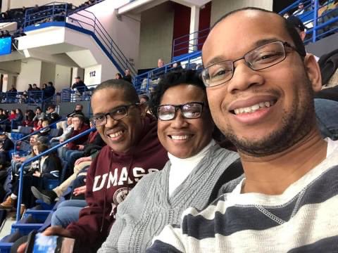 concertvids34's tweet image. My parents met at UMass 
My wife got a master’s degree at UMass

But i grew up playing hockey in Central and Eastern Connecticut so i hate UMass (except maybe Marcus Camby and Dr. j)

Go Huskies! #icebus
@UConnMHOC