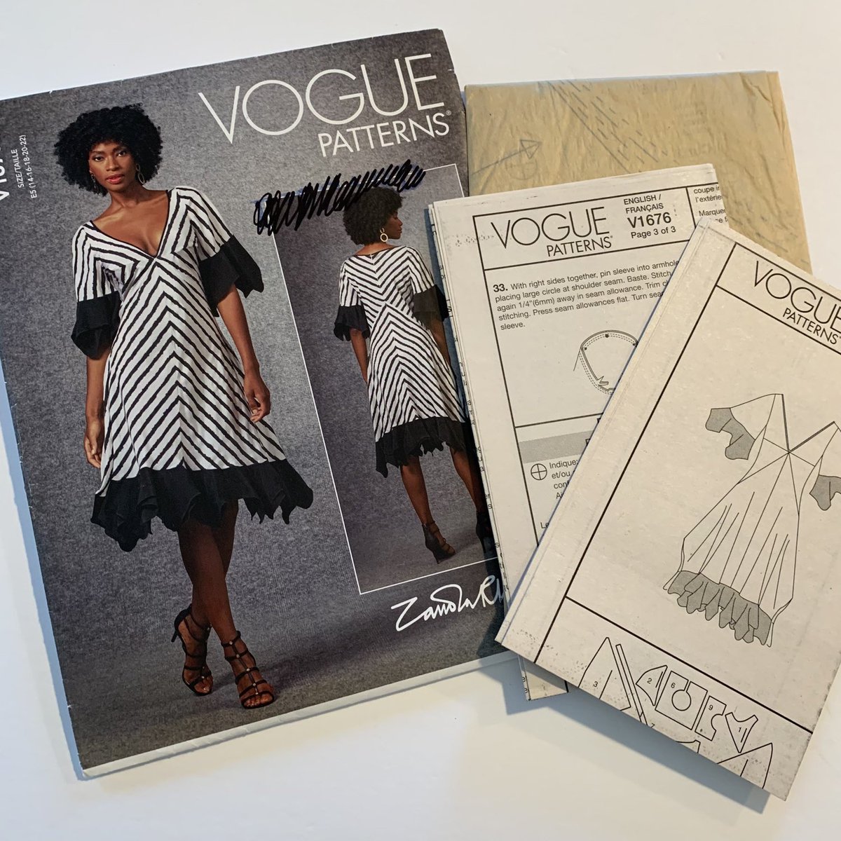 New in my #etsy shop: #VOGUE Size 14 16 18 20 22 #V1676 Loose Fitting #BiasCut #Dress #UNCUT #Designer Pattern #ZandraRhodes V1676 #Sewing #Pattern #etsyfinds etsy.me/3HmkDlX
⁦@downdestinylane⁩