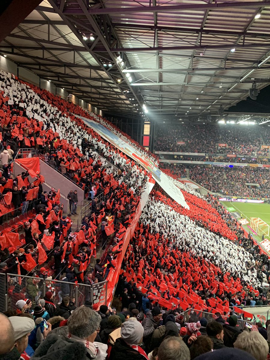 RobinKolf's tweet photo. Een haast onwerkelijke uitslag voor de #effzeh. Werder Bremen wordt met 7-1 ‘deklassiert’. Dat biedt veel hoop voor een mooie tweede seizoenshelft! #KOESVW https://t.co/ub9cZVSKw0