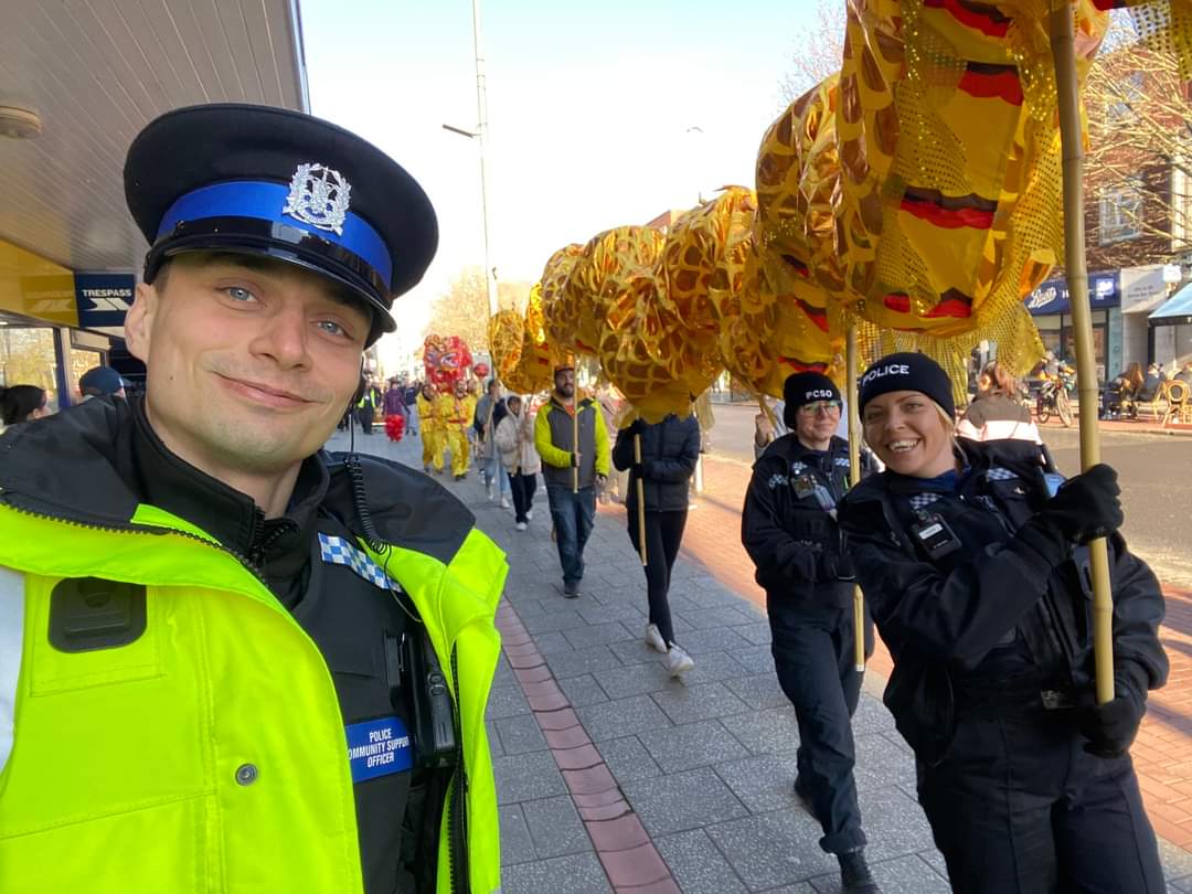 CNYSouthampton's tweet photo. Thank you to PCSO's from Redbridge Police Station who came along to our #ChineseNewYear
Celebrations in #Southampton
They did a fantastic job 👏🐉 @HantsPolice #Community #Culture #LunarNewYear2023 https://t.co/ndITDq4p4J