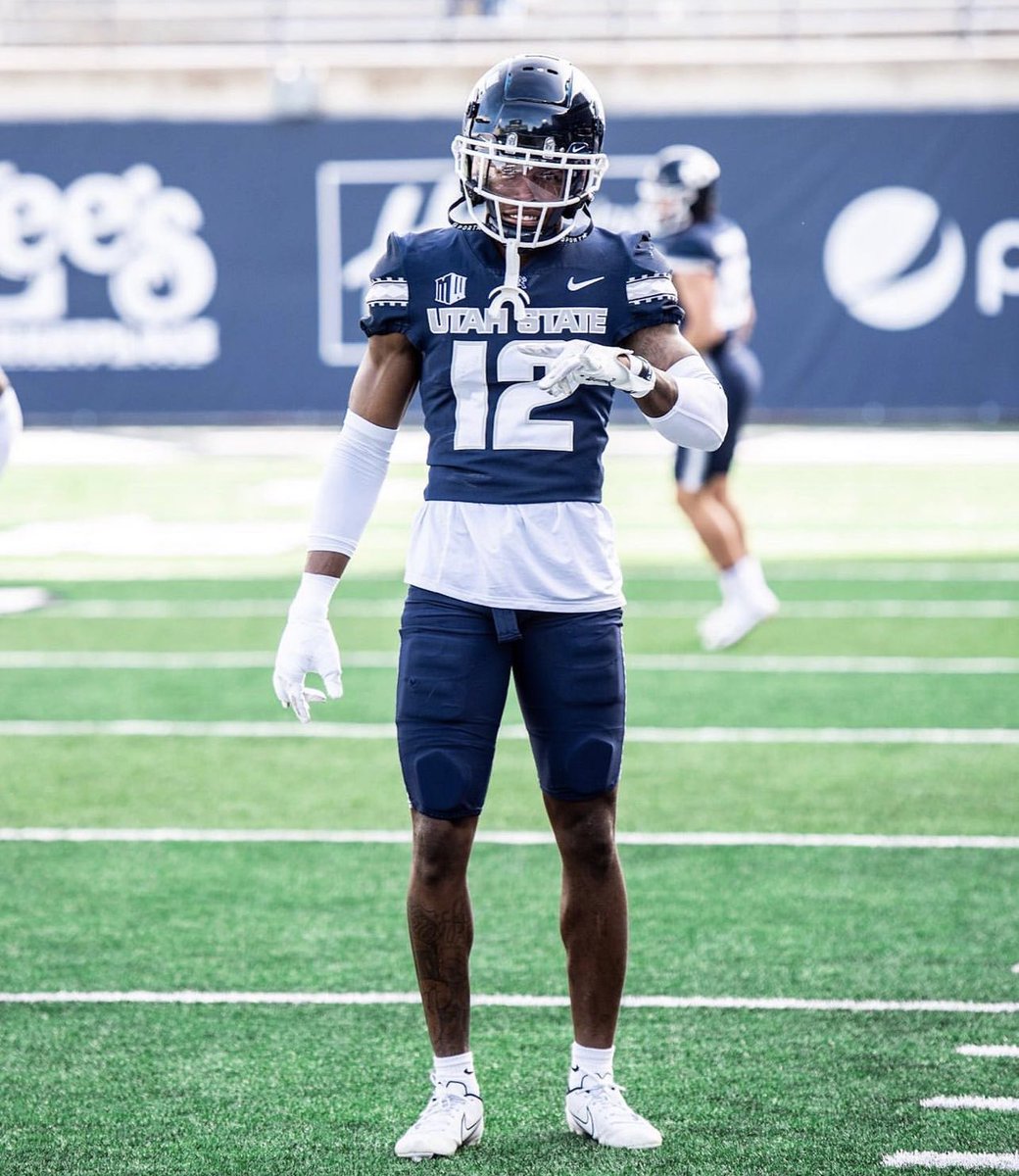 Br33zy_ent's tweet photo. #AGTG After a great conversation with @CoachKeeton I’m blessed to receive an offer from Utah State University!! ⚪️🔵 @CoachBManning1 @CoachCSwain @RecruitLamar https://t.co/XNHlAcJVsr