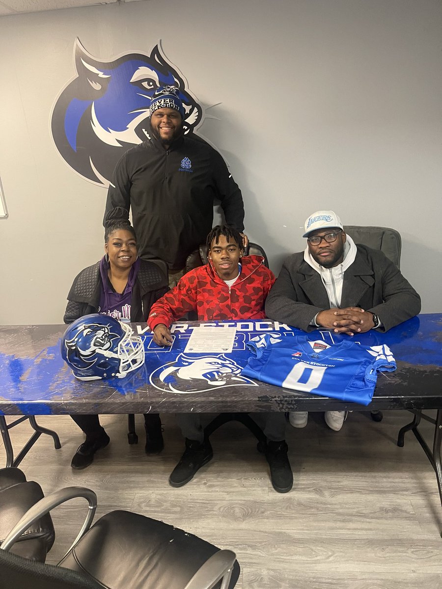 1000% Commited.. Beyond blessed n thankful to continue this journey thanks to my family n coaches📌📌 @CoachBowman55 @CoachSmithHHS 
@CSCwildcatsFB