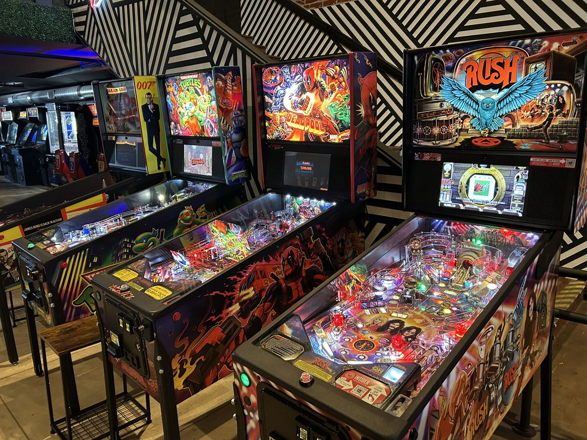 FightCaveArcade's tweet photo. Mixed bag today. New bar arcade opens 15 minutes away. Great news. 3 out of 4 pinball machines with issues. New James Bond is inoperable due to trough eject issues. The bad news. 3 machines look new out of box with many issues. #pinball #sternpinball #bararcade #arcade https://t.co/YANHMwOWp3