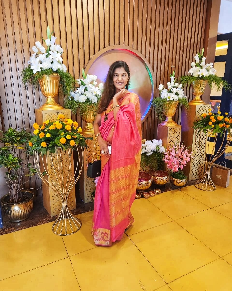 PremaaPatil's tweet photo. Sress less and Enjoy the Best... Create your own Magic ✨❤️
#saree #traditional #indianculture #sareelove #sareeblogger #marathilook #sareedraping #marathimulgi #sari https://t.co/sL8feJ9TRB