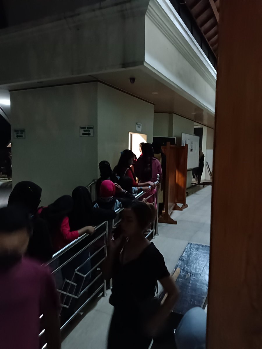 Msolversolusiku's tweet photo. Ada sedikit kejadian menarik nih dalam rangka perayaan #grebegsudiro2023

Kejadiannya terjadi di masjid (tepatnya toilet) yang berada di balaikota surakarta. https://t.co/Uiy5cXXWsg