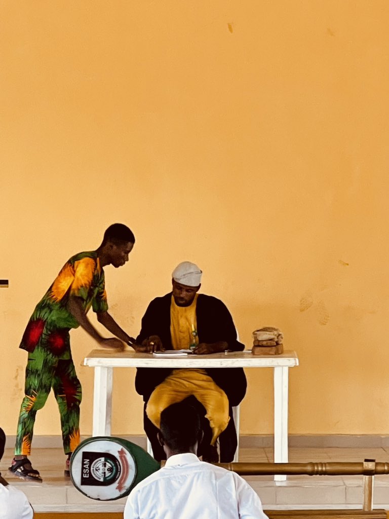 ESAN_FUOYE tweet media