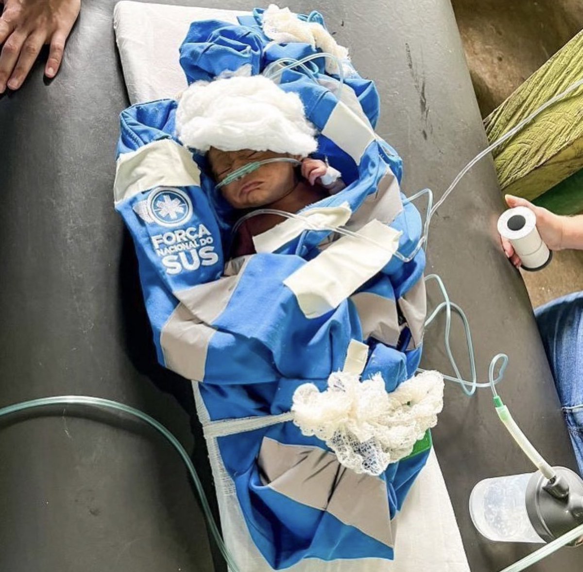 poptime's tweet photo. 🚨 URGENTE: Governo Bolsonaro ignorou 21 pedidos formais de ajuda dos Yanomami.

Nesse momento, a maior reserva indígena do país vive problemas graves de destruição! https://t.co/ufXXXvvdDf