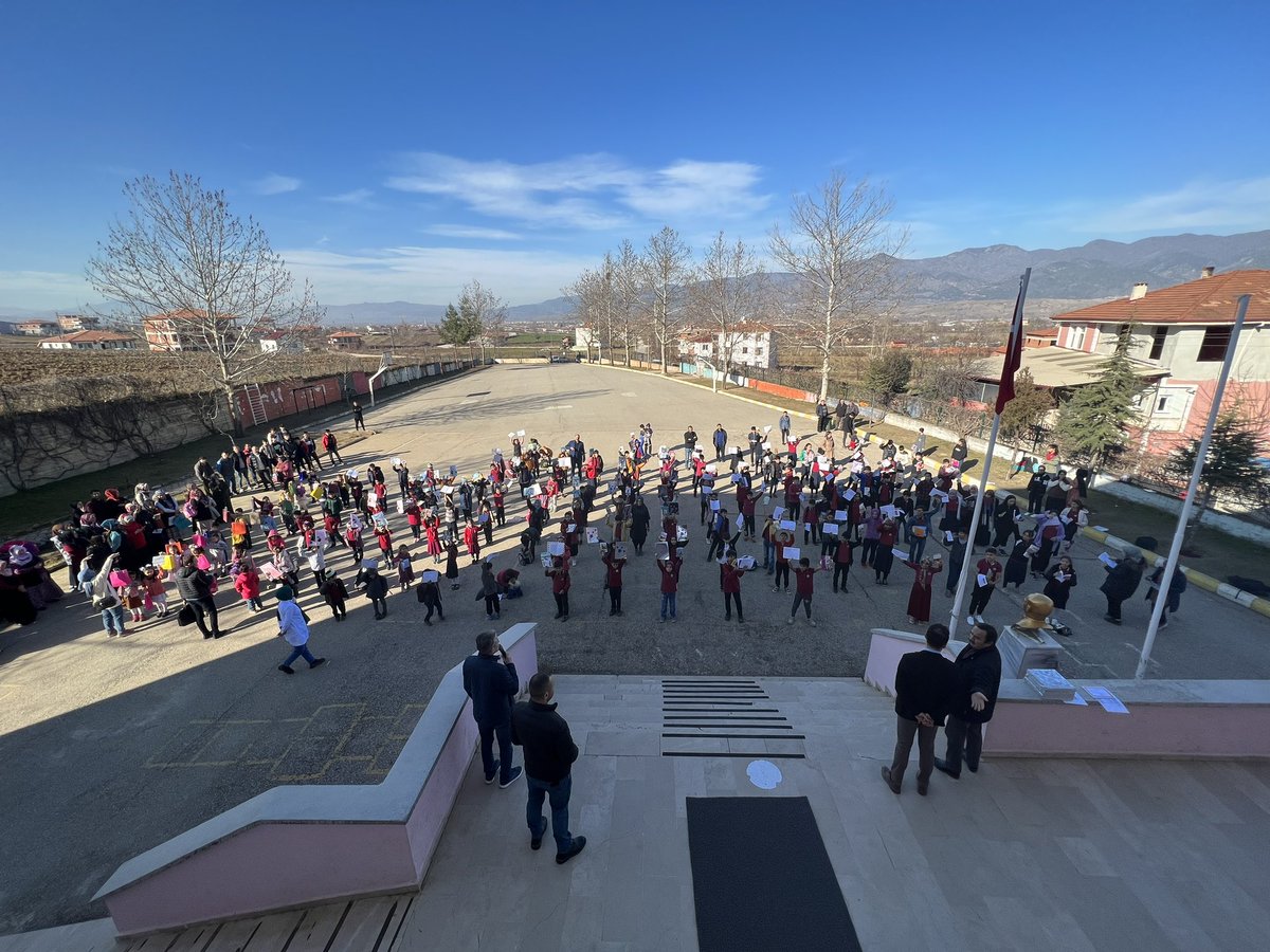 Erbaa Kuruçay İlk/ortaokulu
2022-2023 Eğitim öğretim yılı ilk dönemimiz bitti. Her öğrencimize karnelerinin yanında hikaye kitabı hediye ettik. İyi tatiller çocuklar…
<a href="/tokatmem/">Tokat İl Milli Eğitim Müdürlüğü</a> <a href="/ahmetozdemirmem/">Ahmet Özdemir</a>