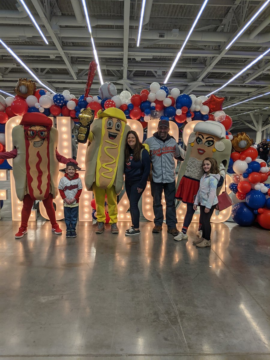 💙❤️⚾Good times <a href="/CleGuardians/">Cleveland Guardians</a> Guards Fest this morning 💙❤️⚾ #guardsfest