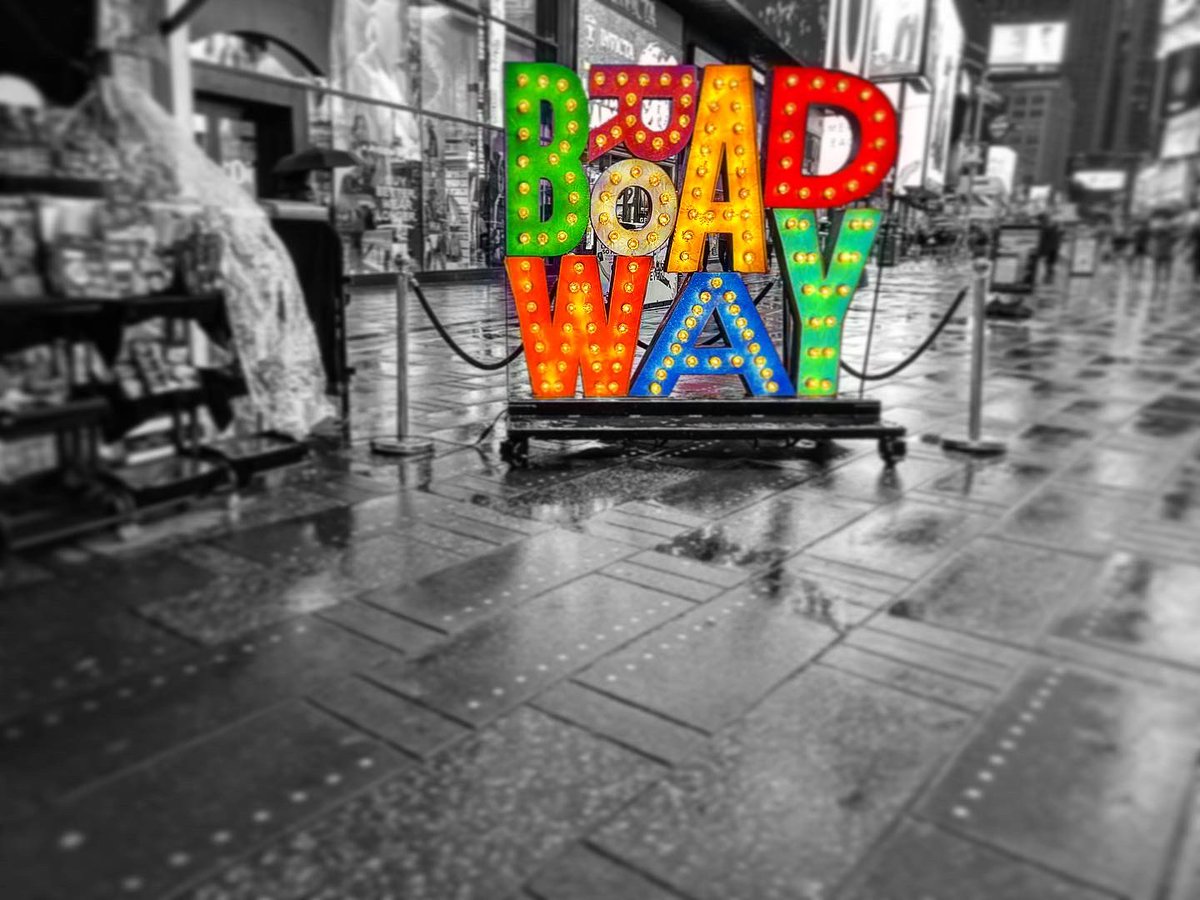 Kierbro's tweet photo. #Broadway #coloursoftheworld #NewYork #Manhattan https://t.co/p0vowytVtN