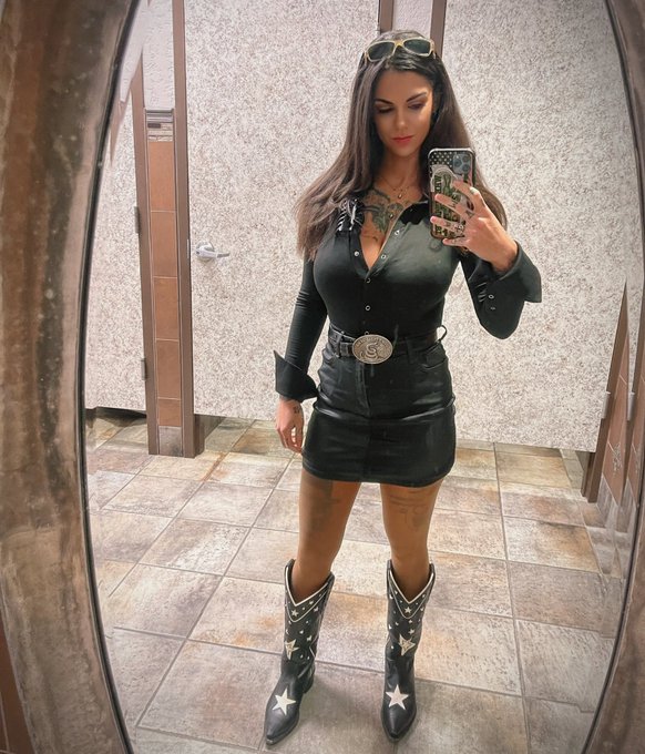 TW Pornstars Alaina James. Popular pictures and videos from Twitter