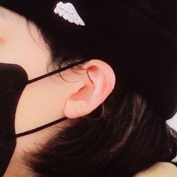 jeonghan’s little ears (@jeongears) on Twitter photo 