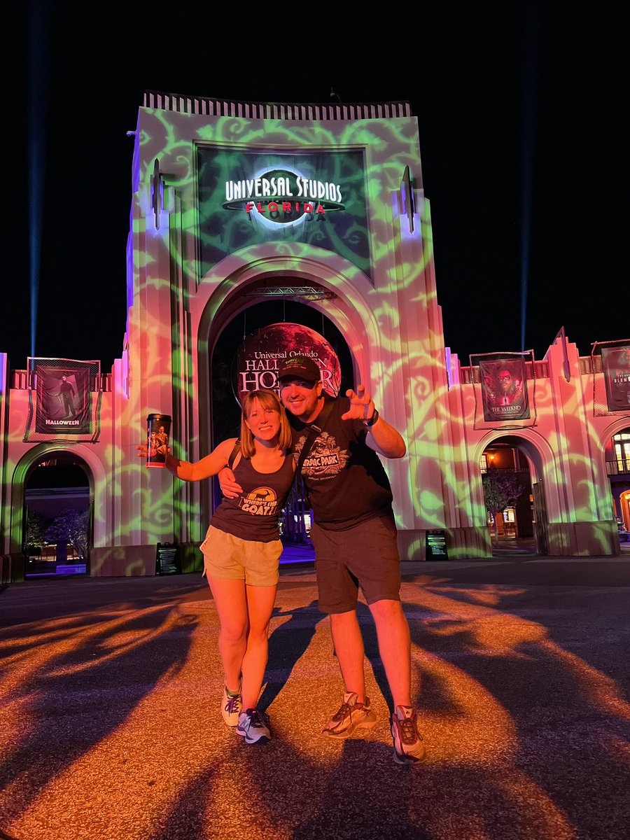 retrogearcustom's tweet photo. @UniversalORL Our last photo, Horror nights should be an all year round event for sure. This was days after Ian struck and I was very sad to end the night. https://t.co/GYrjRnxwkK