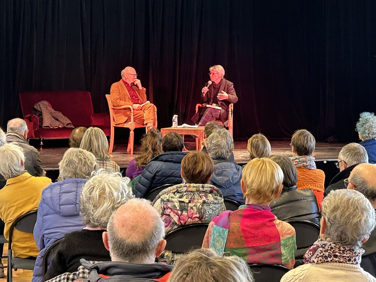 gaelhamayonbzh's tweet photo. Belle rencontre à Porspoder cet après-midi entre les habitants de notre commune &amp; l’écrivain @ericfotto lors des « Rencontres Littéraires de @VillePorspoder » 📚 Merci infiniment cher Éric pour ta générosité ! Au plaisir de t’accueillir de nouveau au bout du bout du monde ⛵️⚓️ https://t.co/P5JlEsSyL2