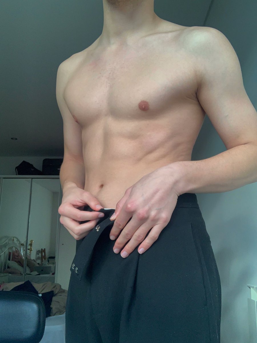 _luzinki's tweet photo. You look at me and I take off my clothes https://t.co/8wiW9ccGFp