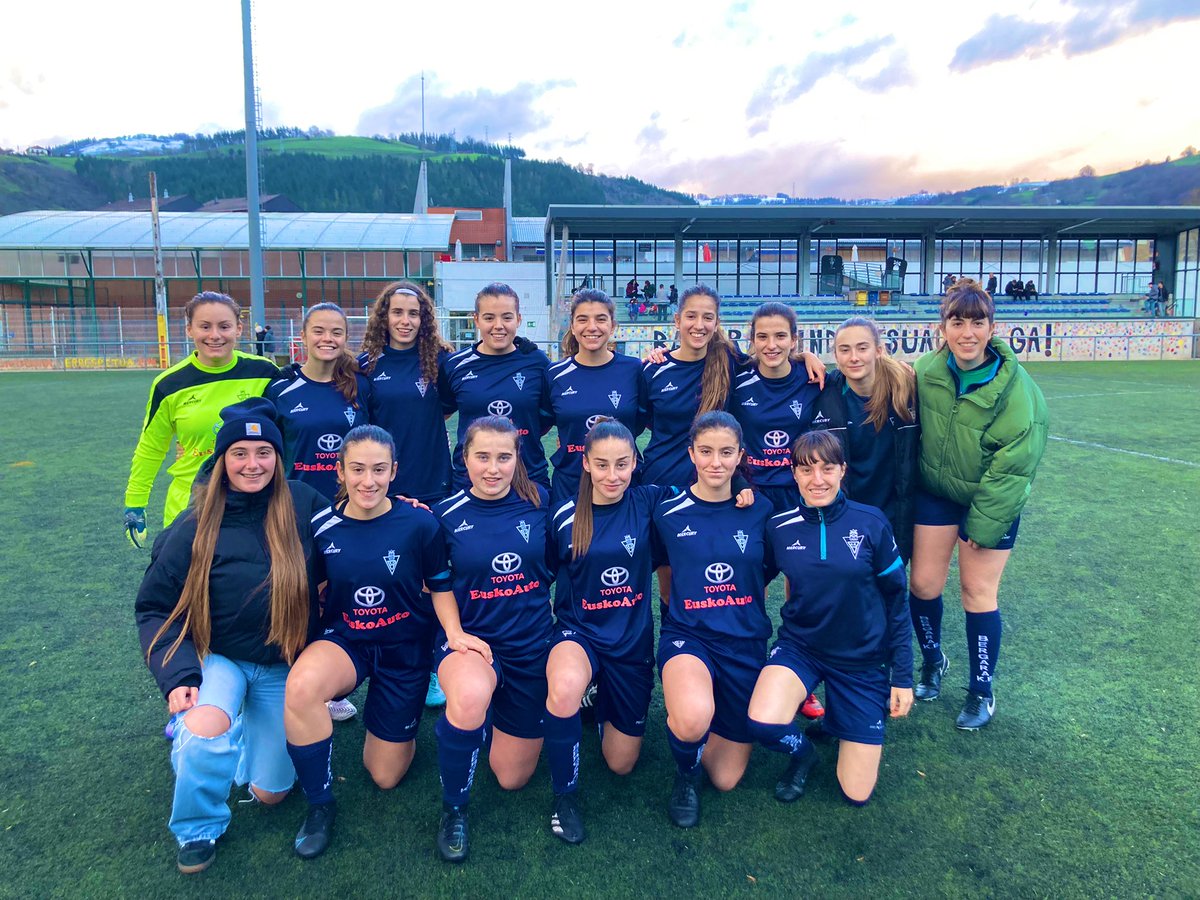 BKEneskasenior's tweet photo. Iritsi da denboraldiko lehen garaipena! Hasieratik amaierara ondo egindako lana.

Bergara 3 - 0 Beti gazte

⚽️ June 
⚽️⚽️ Nago https://t.co/PP571PA72q