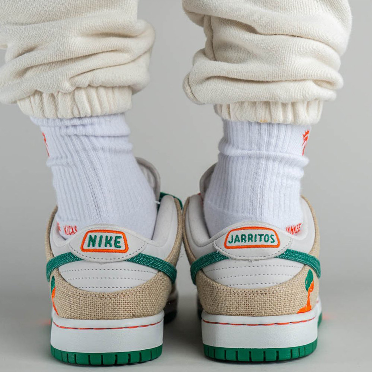 houseofheat's tweet photo. On-Foot Looks // Jarritos x Nike SB Dunk Low 🍊

SEE MORE: https://t.co/NV7ZO18FJp

cc: @yankeekicks https://t.co/bj7s695i79