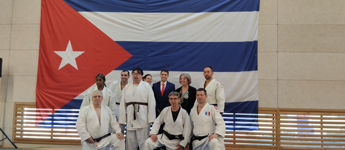 Honorée de représenter <a href="/EmbaCubaFrancia/">Ambassade de Cuba en France</a> dans la cérémonie de Voeux de la ville Crépy-en-Valois où la Maire Virginie Douat a annoncé que cette ville sera base-arrière pour des athlètes de taekwondo 🥋 de #Cuba à l'égard des Jeux Olympiques 2024
<a href="/InderCuba/">INDER</a>