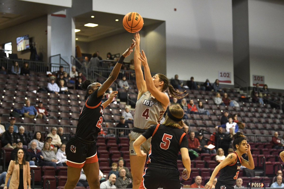 IUP_WBB's tweet photo. .@mariacerro4 has been balling 👀 

9 points, 3-3 3FG, 3 ast and 1 reb 

#NoLimits | #TalonsUp https://t.co/wXvVFFDZIr
