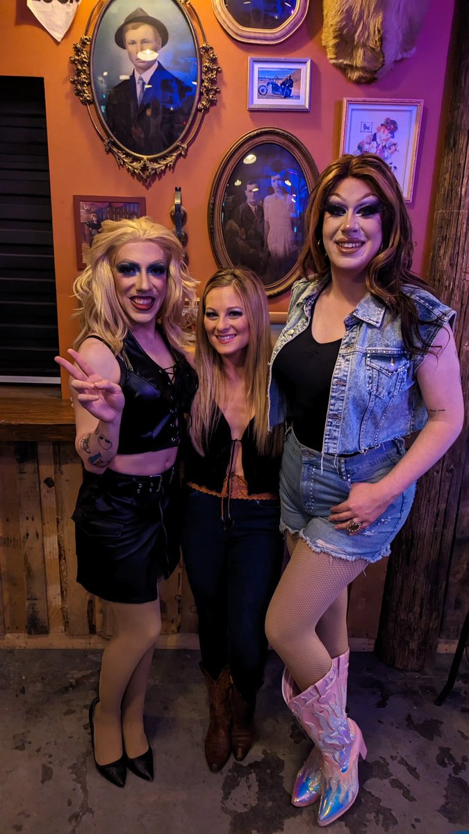 Last night was SO fun! Thanks to our amazing performers @alexhughesmusic, @Nada_Nuff_ and @AngelStarchild for putting on such a fun #CoyoteUgly tribute show 🌙👏💃

Let's do it again real soon, ok #yyc?