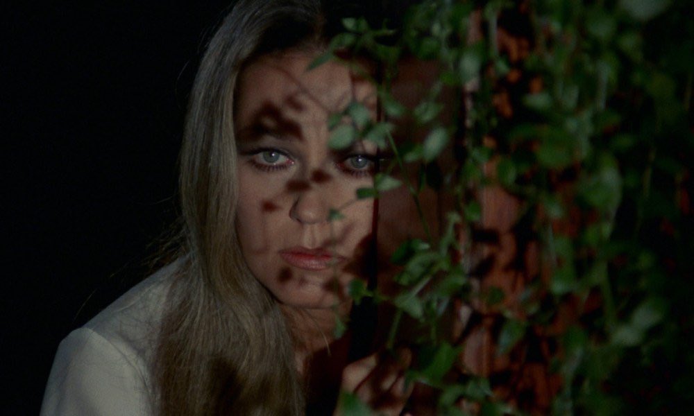 torsodapop's tweet photo. THE FOX WITH A VELVET TAIL (1971) • directed by José María Forqué • DoP Alejandro Ulloa/Giovanni Bergamini • score by Piero Piccioni • fun facts: shot in Adriatic Coast • story collaborated on with Di Nardo • theme is sung by Shawn Robinson • #SpanishGiallo #GialloJanuary https://t.co/k2iN4SJi4f