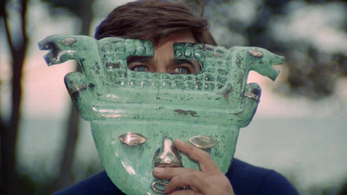 torsodapop's tweet photo. THE FOX WITH A VELVET TAIL (1971) • directed by José María Forqué • DoP Alejandro Ulloa/Giovanni Bergamini • score by Piero Piccioni • fun facts: shot in Adriatic Coast • story collaborated on with Di Nardo • theme is sung by Shawn Robinson • #SpanishGiallo #GialloJanuary https://t.co/k2iN4SJi4f