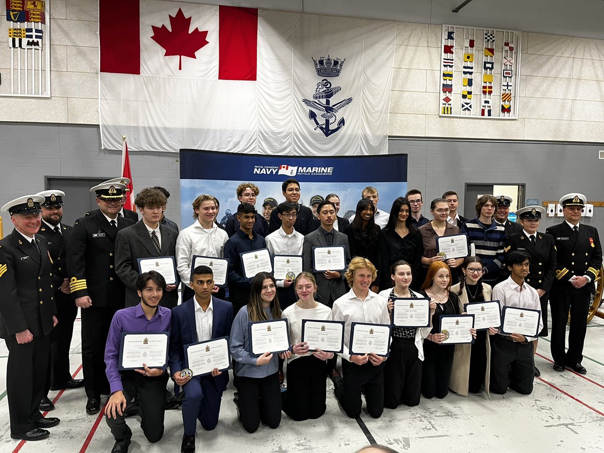 drbatte's tweet photo. BZ to the team in @HMCS_NCSM_STAR on enrolling 26 new sailors in the #Kitchener detachment #royalcanadiannavy #navy #canadianarmedforces @Comd_RCN @Comd_NAVRES https://t.co/rmLjgi6enN