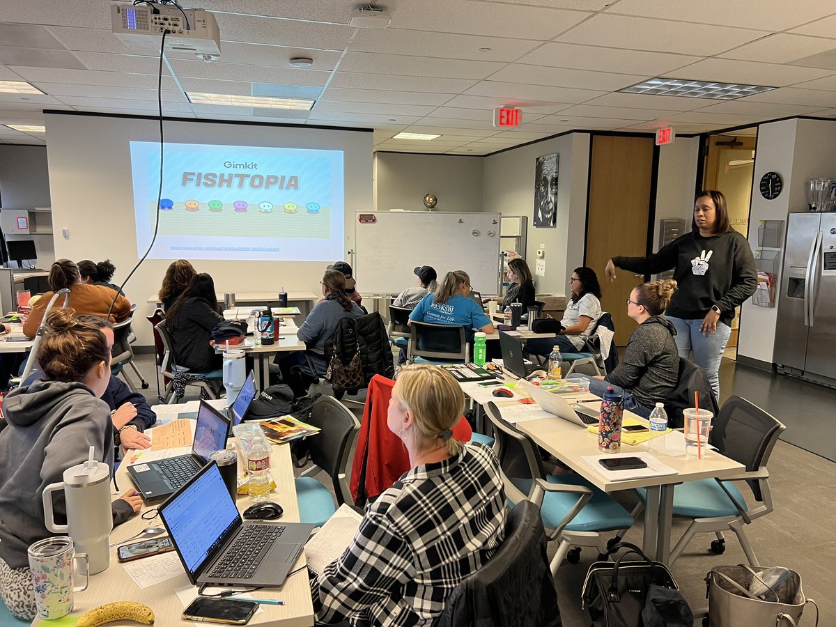 elliott_judi's tweet photo. Gamification takes many forms. Fishtopia engages students in teams or single players while offers the teacher valuable feedback. Thank you 5th grade AMP! Team. @RiceU_STEM @conocophillips #AMP5! https://t.co/V0CCEXbmfJ