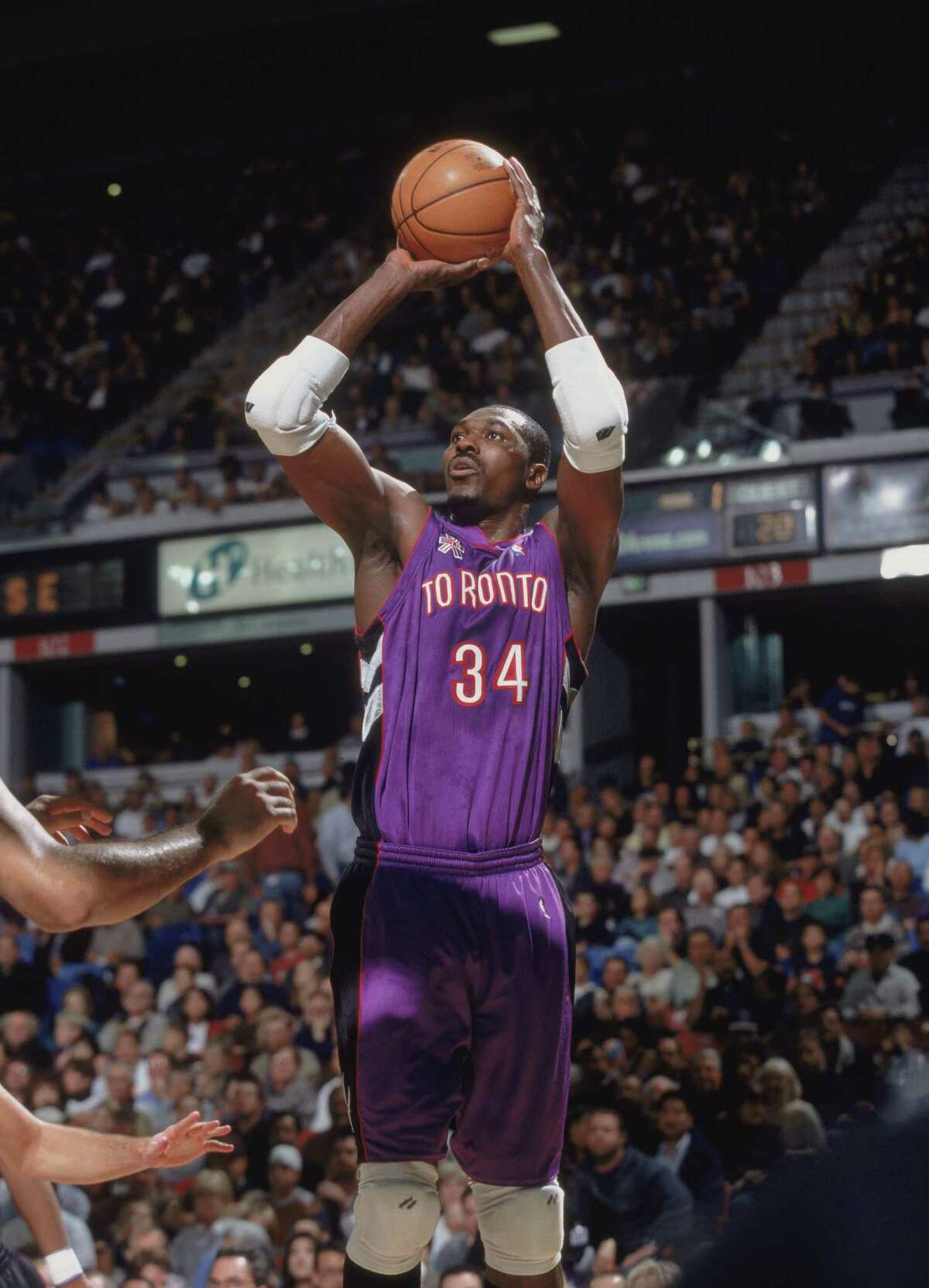 Happy birthday to Hall Of Famer and former Raptor, Hakeem Olajuwon. 