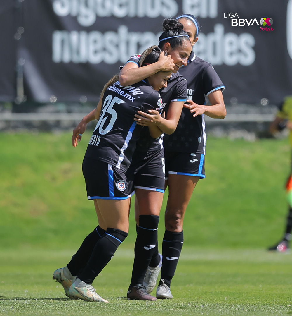 💙 Crónica de un 𝕗𝕖𝕤𝕥𝕖𝕛𝕠 𝕕𝕖 𝕘𝕠𝕝 💙

#VamosPorEllas👊🏼
