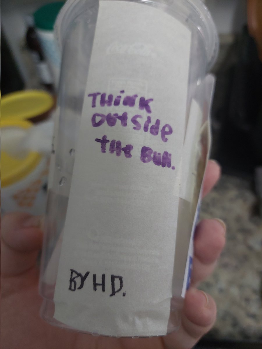 DempseyHolden's tweet photo. I took a McDonald's #Drinkingcup and put on Taco bell sign's on it. #livemás #Tacobell @tacobell #Thinkoutsidethebun #Art #Fastfood https://t.co/GQ0FprGW6c