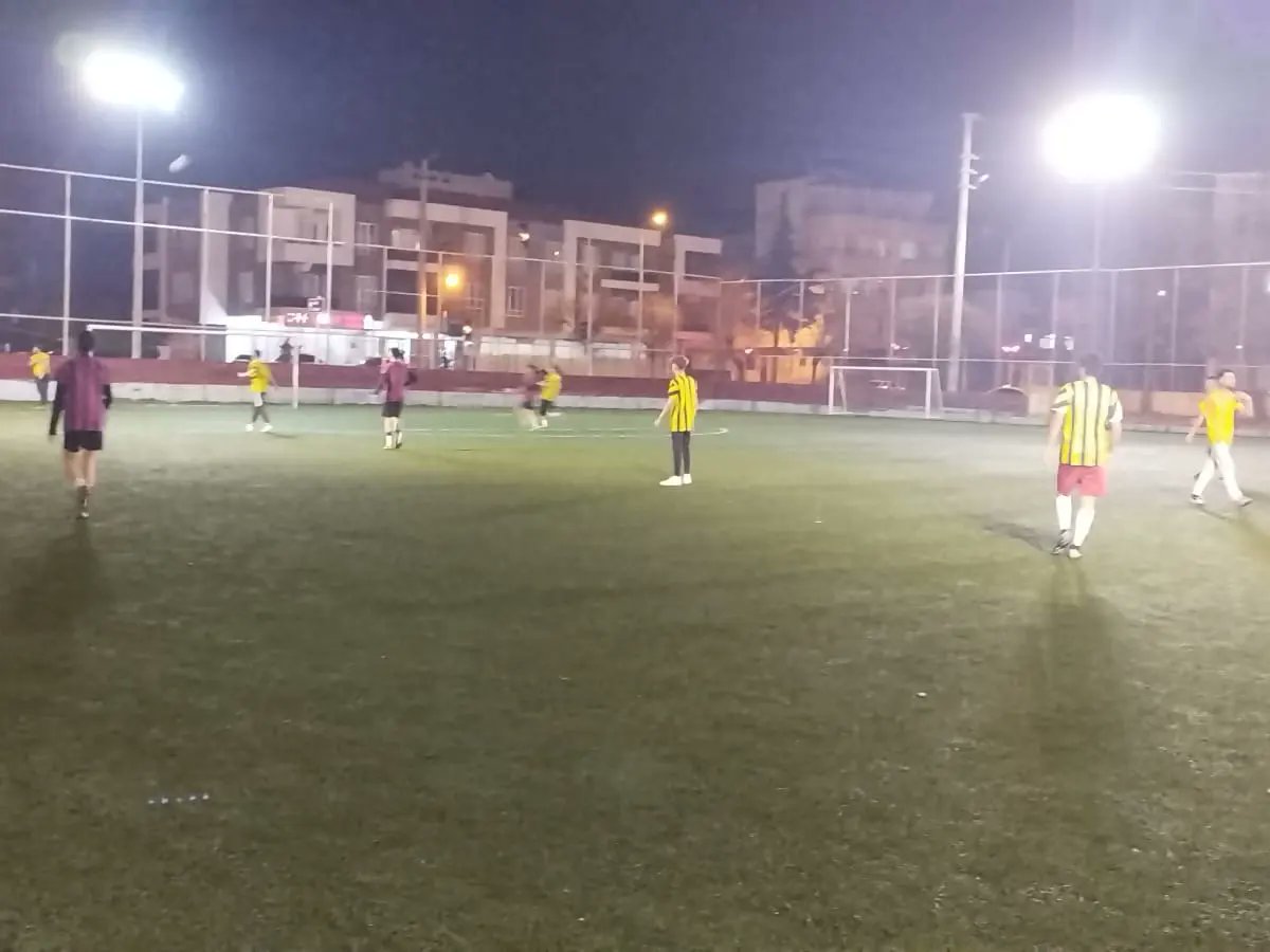Şehit Fırat Yılmaz ÇAKIROĞLU Yarıyıl Ortaöğretim Gelişim Programı  kapsamında spor etkinliği olarak ortaöğretim birimimiz ile futbol maçı düzenledik.
<a href="/ayyildirim1/">Ahmet Yiğit Yıldırım</a> 
<a href="/Ulku_Ocaklari/">Ülkü Ocakları</a> 
<a href="/MSuaduzun/">M. Suad UZUN</a> 
<a href="/burakkilictc/">Burak KILIÇ</a> 
<a href="/ihakdekan/">İbrahim Hakan DEMİRKAN</a> 
<a href="/MTokgz/">Hasan Murat TOKGÖZ🇹🇷</a>