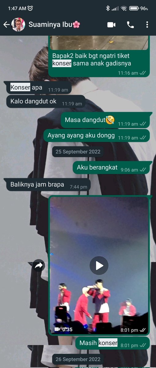 bukanasii's tweet photo. @klementinne meanwhile nyokap bokap gua https://t.co/nyKIIJee9y