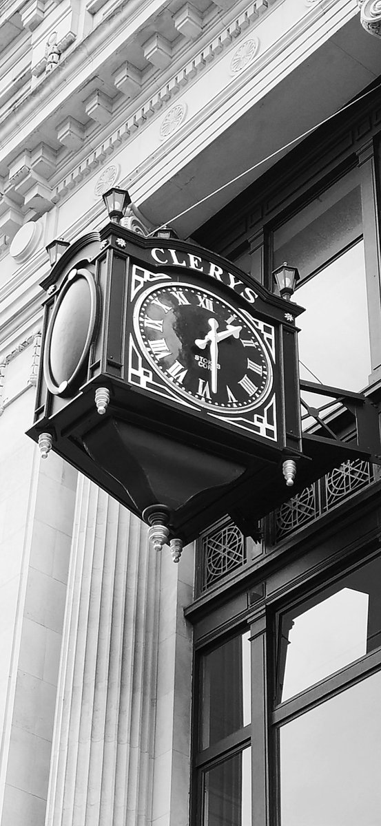 catco65's tweet photo. And there she is ....the restored Clerys Clock 💙 #ClerysClock #Dublin https://t.co/fHy3hBV7J9