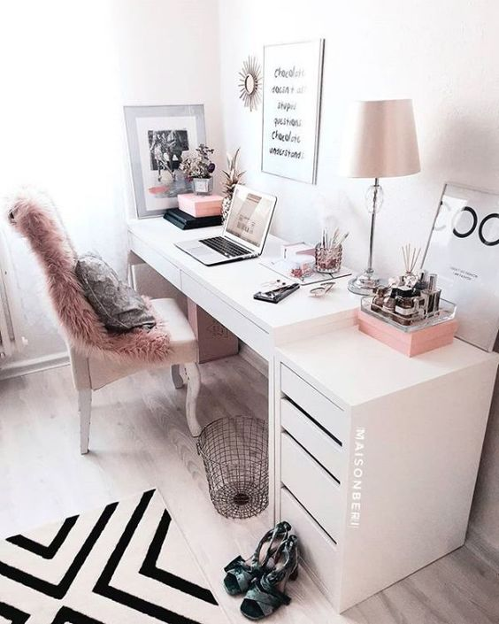 desk_setup's tweet photo. Pink Themed Home Office Desk Setup

Follow Us:-  @desk_setup

📲 Fill out the Google Form or DM us to get featured

Link:- https://t.co/LqsARPRDb6

#desksetup #beauty #Apple #tech #aesthetic #minimalism #student #retro #lofi #instagram #study #coffee #ipad #MacBook #night https://t.co/oDx7i6wL7Q